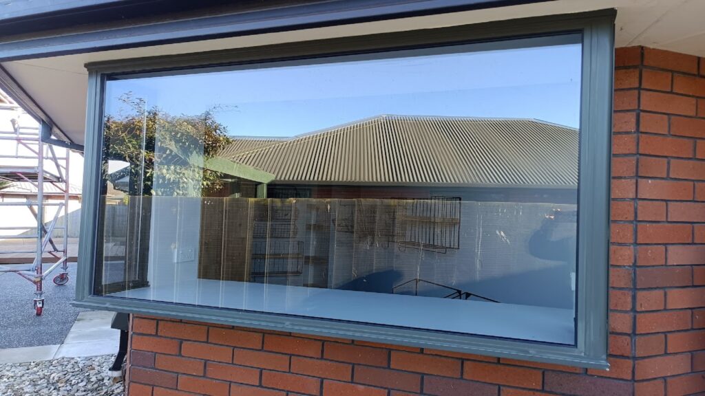 Clean Powder Coated Aluminium Window